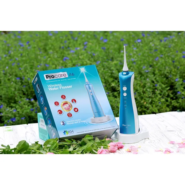 Máy tăm nước du lịch Procare A6 màu xanh bên hộp sản phẩm (ảnh minh họa)